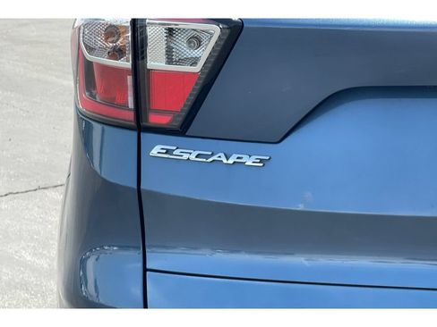 Used 2018 Ford Escape SE w/ SE Sync 3 Package FWD image 18