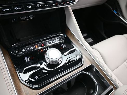 Used 2024 Jeep Grand Wagoneer L 4WD image 32