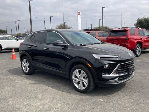 Used 2025 Buick Encore GX Preferred image 3