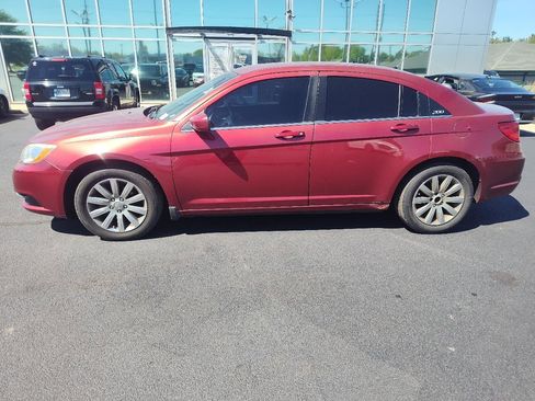Used 2013 Chrysler 200 Touring FWD image 9