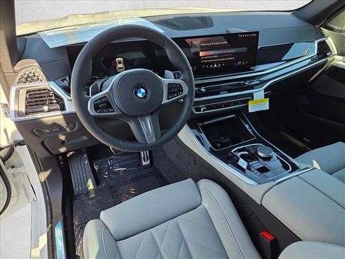 New 2026 BMW X5 xDrive40i w/ M Sport Package AWD/4WD image 3