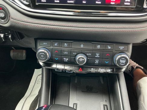 Used 2022 Dodge Durango R/T RWD image 21