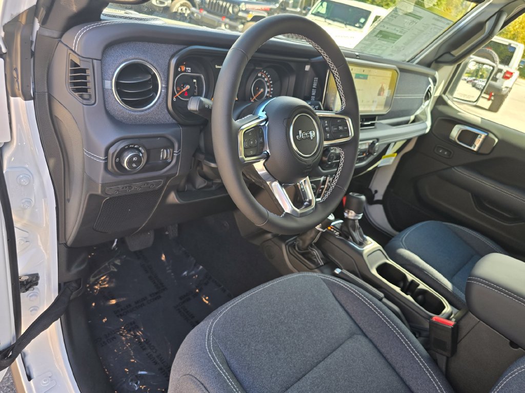 New 2026 Jeep Gladiator Rubicon w/ Rockslide Package AWD/4WD image 22