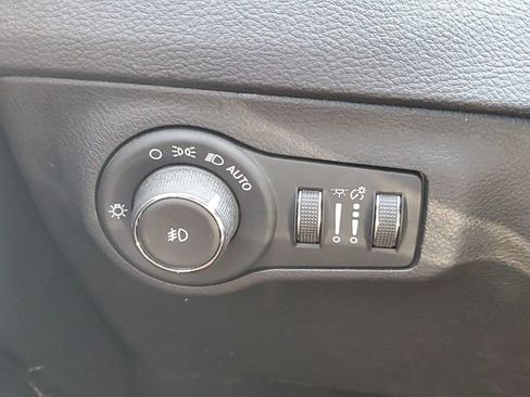 Used 2018 Jeep Compass Limited w/ Navigation Group AWD/4WD image 20