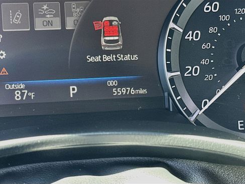 Used 2020 Toyota Highlander XLE AWD/4WD image 18