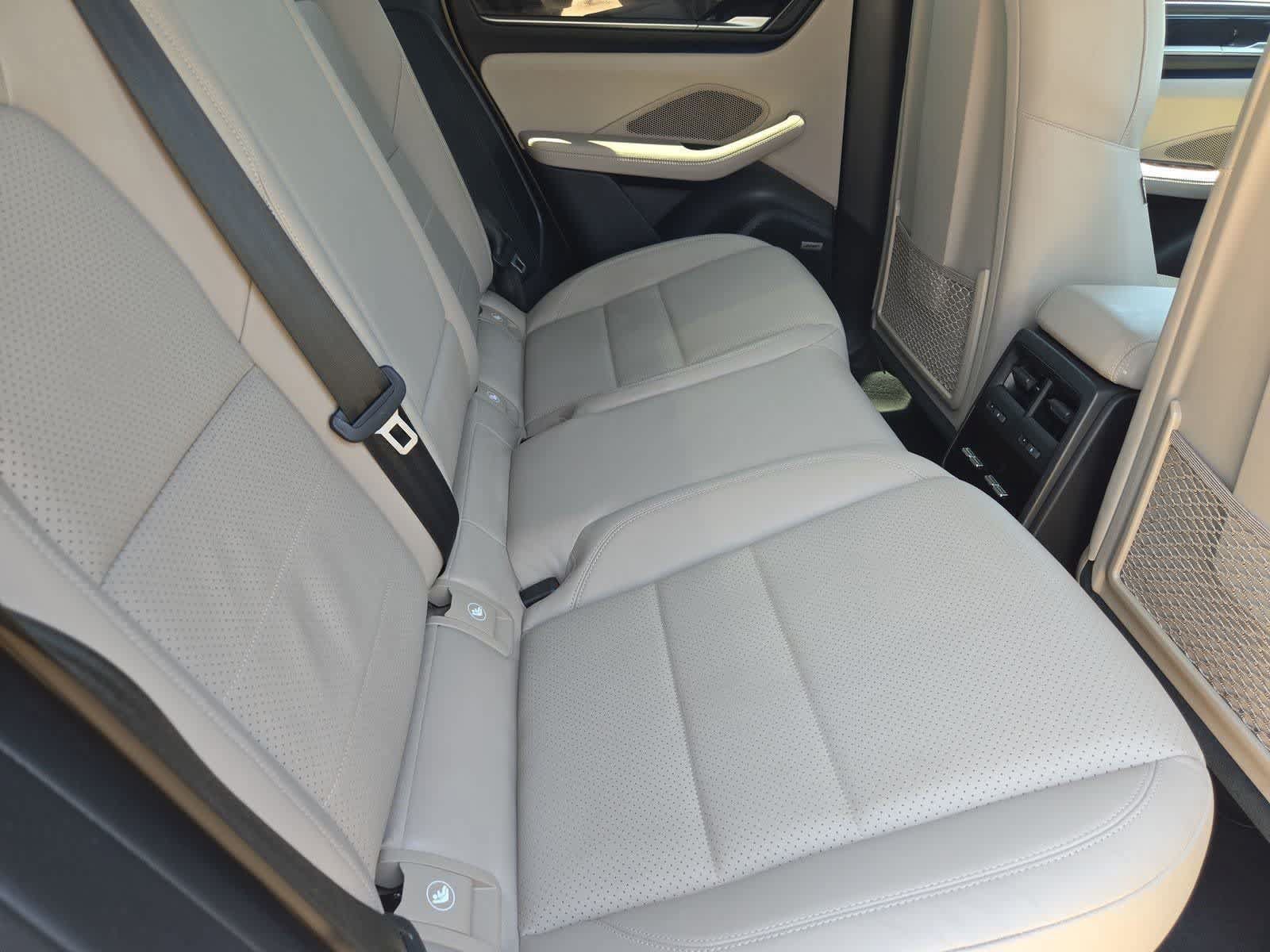 Used 2025 Porsche Macan 4 Electric AWD/4WD image 19