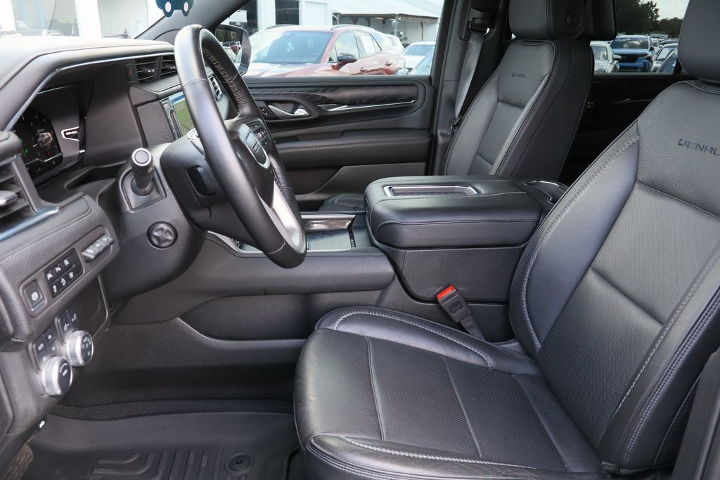 Used 2024 GMC Yukon XL Denali AWD/4WD image 23