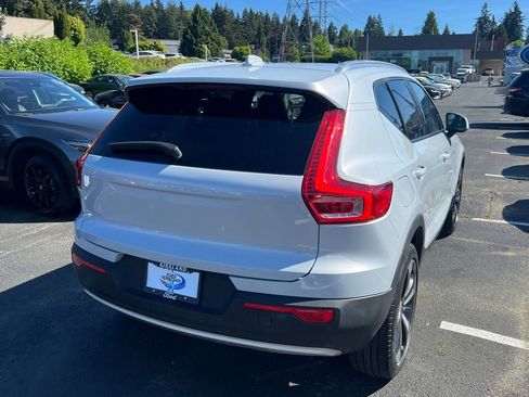 Used 2021 Volvo XC40 T5 Momentum w/ Climate Package AWD/4WD image 7