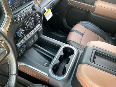 Used 2021 Chevrolet Silverado 1500 High Country w/ Technology Package image 16