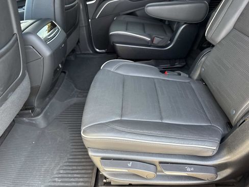 Used 2023 Cadillac Escalade Premium Luxury image 10