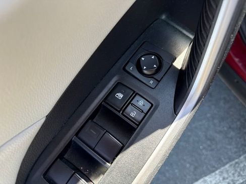 Used 2021 Toyota RAV4 XLE w/ Convenience Package AWD/4WD image 25