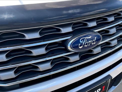 Used 2017 Ford Explorer XLT w/ Equipment Group 202A FWD image 30