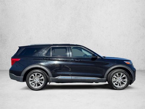 Used 2023 Ford Explorer Limited w/ Equipment Group 301A RWD image 4