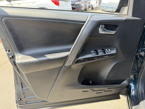 Used 2017 Toyota RAV4 SE AWD/4WD image 13