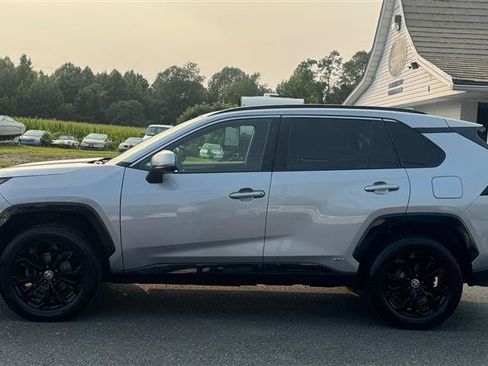 Used 2022 Toyota RAV4 SE w/ SE Grade Weather Package AWD/4WD image 8