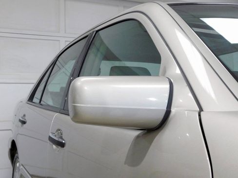 Used 1999 Mercedes-Benz E 320 4MATIC Sedan image 8