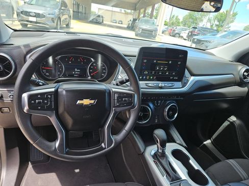 Used 2025 Chevrolet Blazer LT FWD image 16