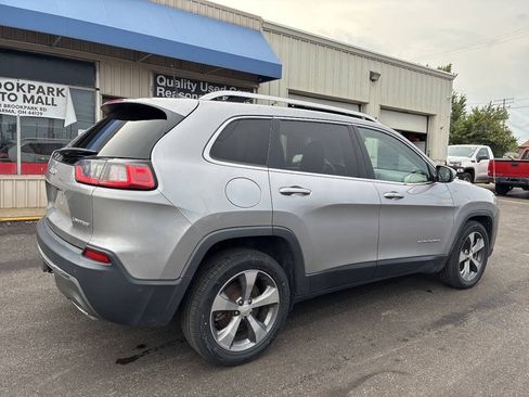 Used 2019 Jeep Cherokee Limited w/ Luxury Group FWD image 5