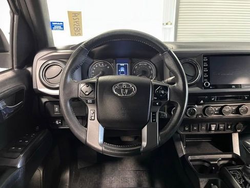 Used 2021 Toyota Tacoma TRD Off-Road w/ TRD Premium Off Road Package AWD/4WD image 20