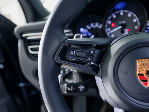 New 2026 Porsche Macan S image 17