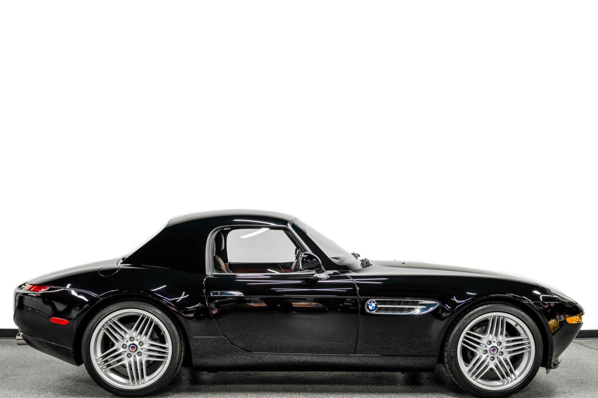 Used 2003 BMW Z8 RWD image 2