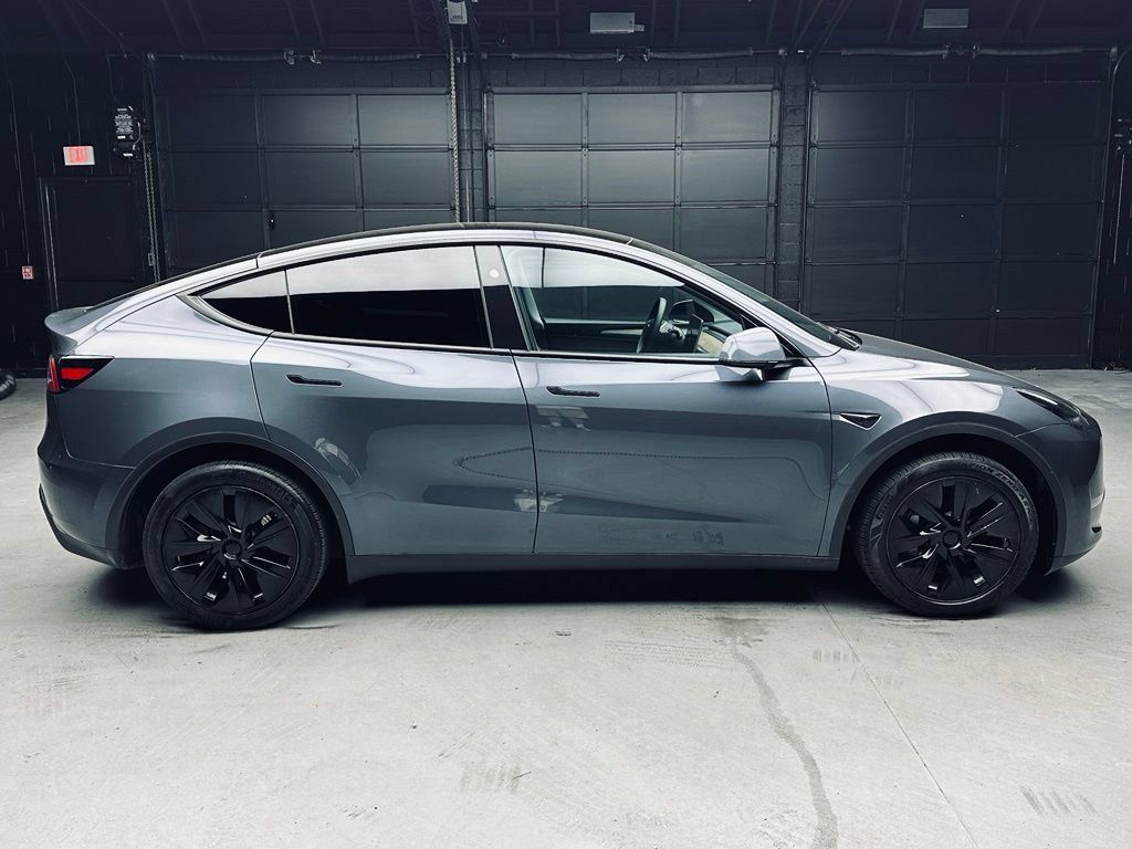 Used 2023 Tesla Model Y Long Range AWD/4WD image 8