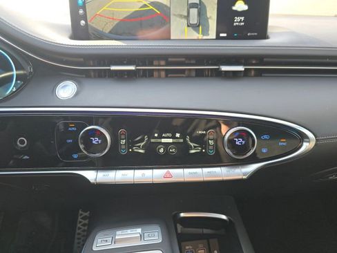 Used 2022 Genesis GV70 3.5T Sport w/ Sport Prestige Package AWD/4WD image 18