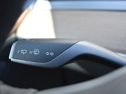 Used 2023 Tesla Model Y Long Range AWD/4WD image 8