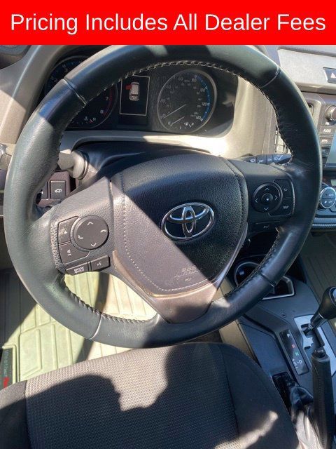 Used 2017 Toyota RAV4 XLE AWD/4WD image 2