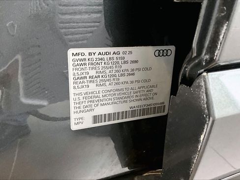 Certified 2025 Audi Q3 2.0T Premium Plus w/ Premium Plus Package AWD/4WD image 34