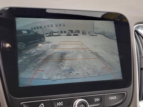 Used 2018 Chevrolet Malibu LT w/ Leather Package FWD image 24
