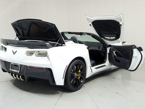 Certified 2015 Chevrolet Corvette Z06 w/ 3LZ Preferred Equipment Group RWD image 10