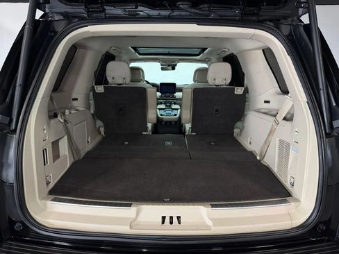 Used 2018 Lincoln Navigator Select AWD/4WD image 14
