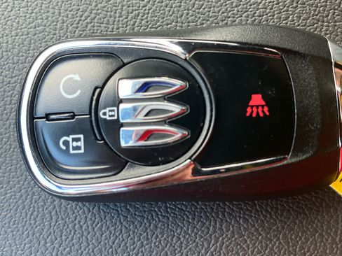 Used 2024 Buick Envista Sport Touring w/ Convenience I Package FWD image 31