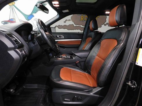 Used 2019 Ford Explorer XLT w/ XLT Desert Copper Package image 31