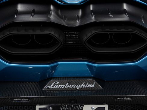 Used 2025 Lamborghini Revuelto image 29