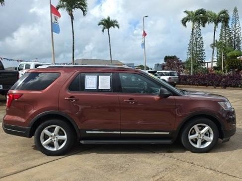 Used 2018 Ford Explorer XLT FWD image 3
