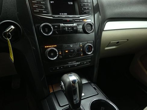 Certified 2018 Ford Explorer FWD image 14