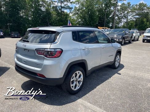 Used 2025 Jeep Compass Latitude AWD/4WD image 15