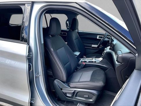 Used 2023 Ford Explorer XLT RWD image 9