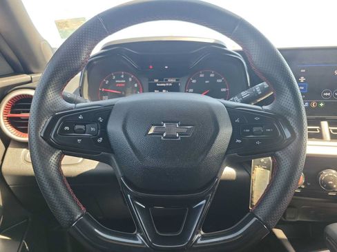 Used 2024 Chevrolet Trax RS FWD image 25