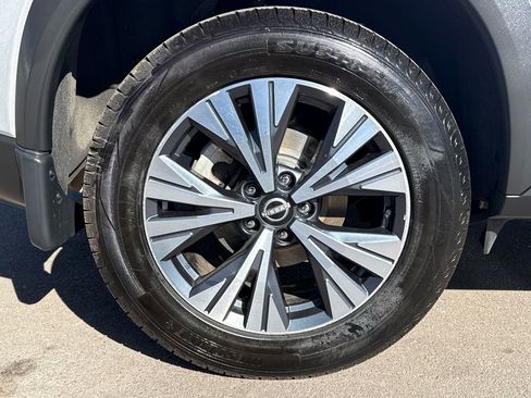 Used 2022 Nissan Rogue SV image 20