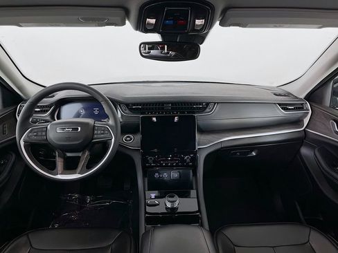 Used 2023 Jeep Grand Cherokee Limited image 11