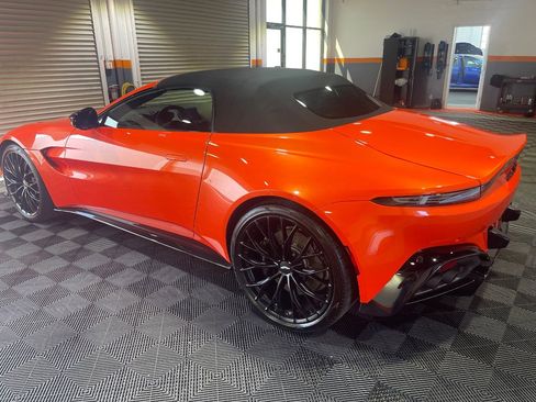 Used 2023 Aston Martin V8 Vantage Roadster RWD image 38