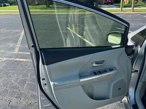 Used 2013 Toyota Prius V Five FWD image 17