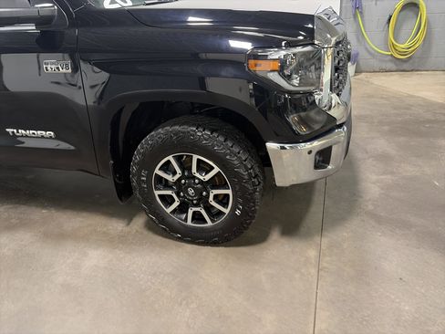 Used 2020 Toyota Tundra SR5 w/ TRD Off-Road Package AWD/4WD image 34