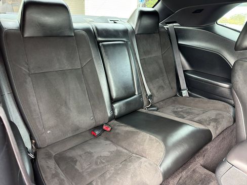 Used 2017 Dodge Challenger R/T Scat Pack w/ Leather Interior Group image 27