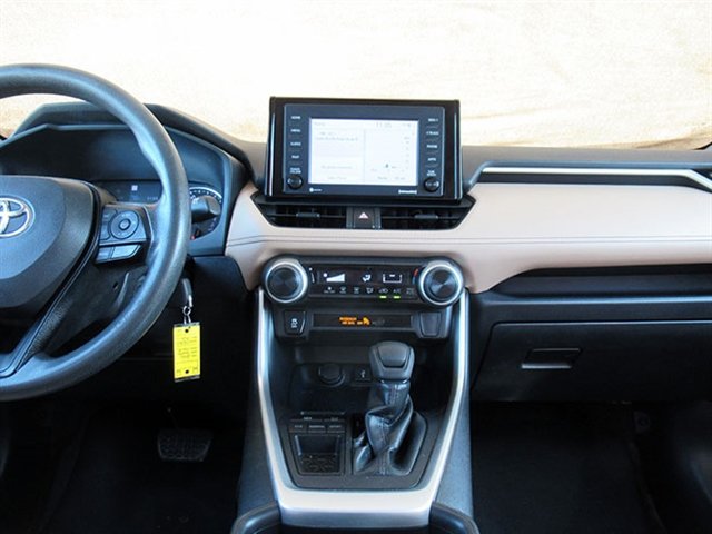 Used 2021 Toyota RAV4 LE FWD image 21