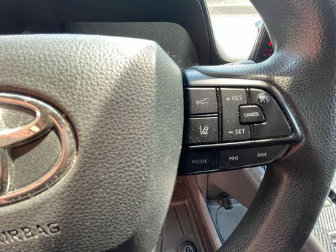 Used 2024 Toyota Sienna LE AWD/4WD image 16