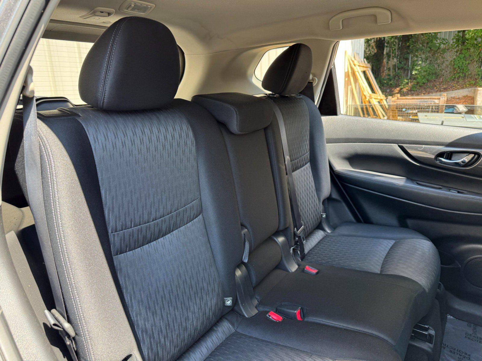 Used 2017 Nissan Rogue SV FWD image 31